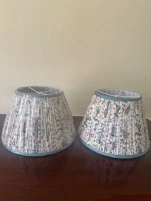 Par de pantallas Penny Morrison Foto 1 de 4