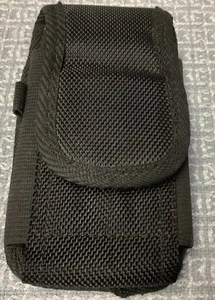 Funda negra pequeña abatible con soporte para teléfono celular con clip de cinturón de metal, usada - Imagen 1 de 9