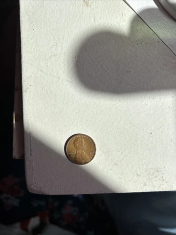 1975 Lincoln Penny No Mint Mark. Very Rare Cover