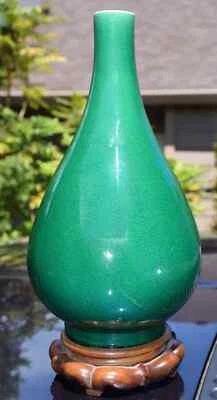 Jarrón chino monocromo verde esmaltado porcelana en forma de pera marca Yongzheng Foto 1 de 4