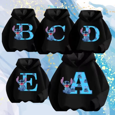 MARKENLOS Personalisierter Stitch Kinder Hoodie mit Buchstabe – schwarzer Kapuzenpullover