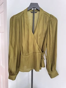 Banana Republic Damen Bluse XS Grün Langarm Wickeloptik Bindeband Oberteil Satinoptik - Bild 1 von 8