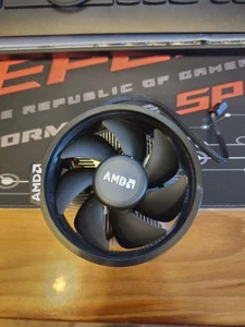 AMD Boxed CPU-/Prozessor-Kühler für Socket AM4/AM5 Ryzen - Rev. E - Bild 1 von 2