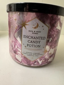Bath Body Works POCIÓN CARAMELO ENCANTADO Vela 3 Mechas NUEVO EXCLUSIVO EN LÍNEA - Imagen 1 de 3