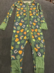 Little Sleepies Zippie 18-24m grün Regenbogen/Herzen Print GUC - Bild 1 von 2