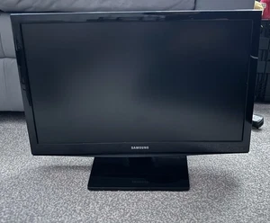 Samsung 19” LED TV / Monitor With Stand UE19H4000AW Cables & Remote Gaming - Picture 1 of 5