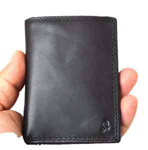 Mini billetera de cuero genuino para hombre ranuras para tarjetas de crédito 1 ventana de identificación 1 sección de billetes - Imagen 1 de 11