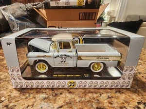 1:24 M2 Machines 1958  Chevrolet Apache Cameo Moon Speed Shop Chase 1/750  - Picture 1 of 4