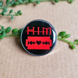HIM pin badge - Razorblade romance rock band heartagram Metal Pin Gift - Picture 1 of 1