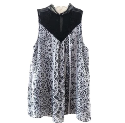 IZ Byer Black & White Paisley Swing Top beautiful Lace Top w/ keyhole back Sz M - Image 1 of 4