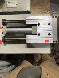 Pneumatic cylinder - Picture 1 of 7