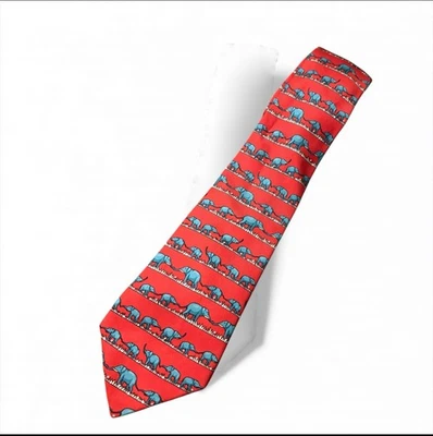 Corbata para hombre Hermes 7621 TA con estampado familiar de elefantes rojos Foto 1 de 4