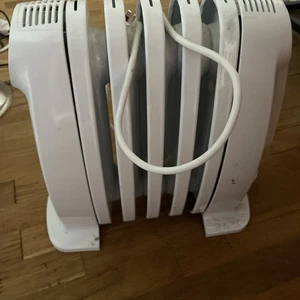 De'Longhi Oil-Filled Radiator Heater - Picture 1 of 3