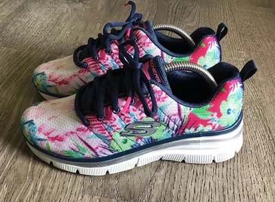 Skechers Women’s Size 5.5 Air Cooled Memory Foam Floral Sneakers Shoes 12708 - Image 1 of 4