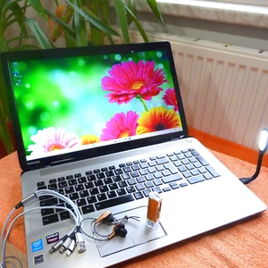 Toshiba P70 17 Zoll FULLHD DTS HARMAN KARDON l 8GB RAM l 1TB Windows 11 QUAD i7 - Bild 1 von 16