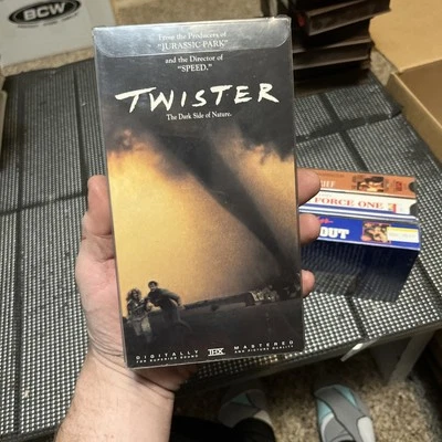 Twister VHS 1996 Bill Paxton Helen Hunt Movie Video Warner Bros  Foto 1 de 4