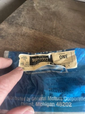 NOS GM OEM  Valve Stem 96052222 TR413 - Image 1 of 4