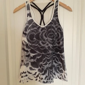 Lululemon Dance To Yoga Tank Pretty Plume Angel Wing Black / Black Size 8 - Picture 1 of 13