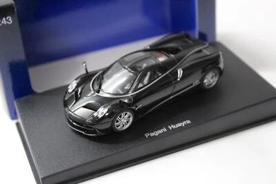 1:43 AUTOart Pagani Huayra 2011 Nero Con Strisce Bianche - Immagine 1 di 3