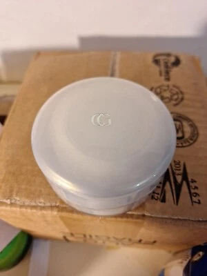 COVERGIRL Body Shimmer polvo resaltador suelto 'Shimmer Blizzard con soplo   Foto 1 de 3