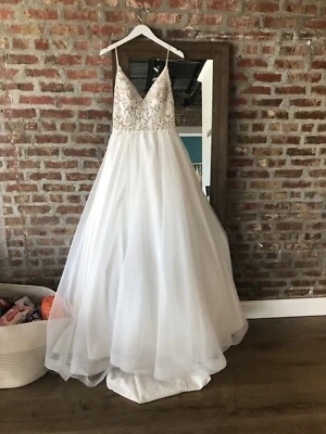 NUEVO Vestido de novia Mikaella, estilo # 2225, nunca alterado, talla 20, con bolsillos Foto 1 de 4
