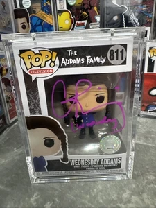 Funko Pop! Vinile: Il Mercoledì della Famiglia Addams #811 Firmato Christina Ricci Certificato di autenticità - Foto 1 di 5