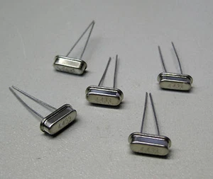3 Stück 4.433619 MHz Quarze / Bauform HC-49/T4 (M8607) - Picture 1 of 1