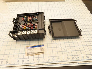 Ford LU9Z-14A068-A Fuse Box Relay Assembly New For Parts Read Below F53 7.3 - Bild 1 von 8