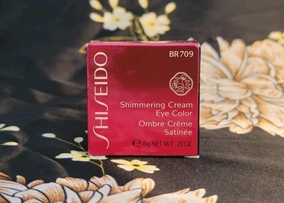 Color de ojos crema brillante Shiseido, BR 709, GLO. 10794, .21 oz. Foto 1 de 4