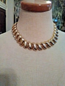 VINTAGE GOLDEN NECKLACE SQUIGGLY TEXTURED LINKS + DANGLE EARRINGS + BRACELET - Picture 1 of 7
