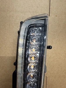 Luz antiniebla diurna Toyota Mirai 2016-2020 pasajero derecho OEM - Imagen 1 de 5