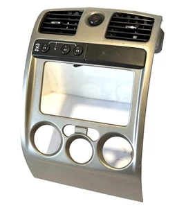 2004-2012 GMC CANYON 4X4 CENTER MIDDLE RADIO CLIMATE SURROUND BEZEL TRIM AC VENT - Picture 1 of 15