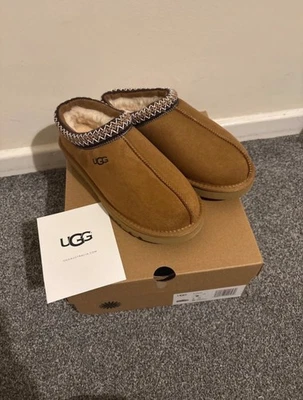 UGG AUSTRALIA ugg tasman, size 6, boxed
