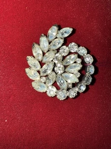 Broche Vintage Floral Plata Cristales Transparentes  - Imagen 1 de 6