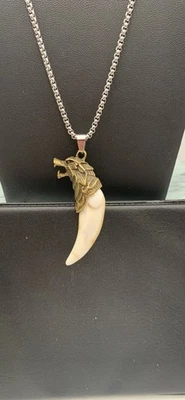 Collar colgante de dientes con cabeza de lobo para hombre Foto 1 de 4