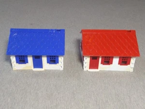 Plasticville O/S Blue & White and Red & White House Kits ~ TS - Imagen 1 de 5