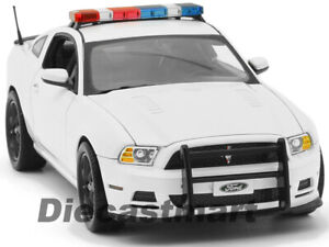 2013 FORD MUSTANG BOSS 302 NIEOZNAKOWANA BIAŁA POLICJA 1:18 SHELBY COLLECTIBL?ES SC463