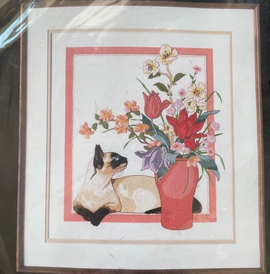 Kit bordado Dimensions Crewel de colección 1988 gato siamés y ramo 1347 sin abrir Foto 1 de 4