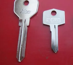 LEYLAND MINI -AUSSIE : KEY BLANK SET : 2 pieces AFTERMARKET - Picture 1 of 3