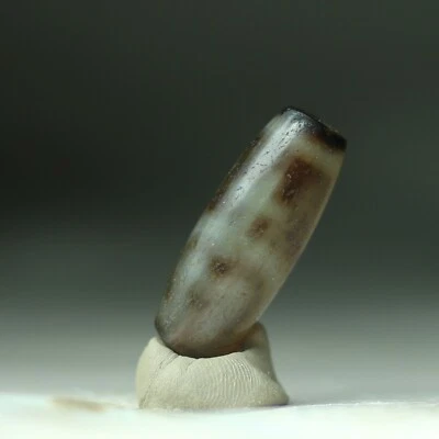 Antiguo colgante amuleto tibetano de cuentas de ágata Dzi "Acuario" del Tíbet 43035 Foto 1 de 4