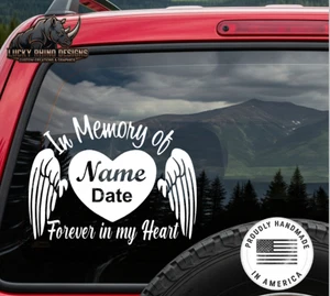 Calcomanía adhesiva Memorial Heart Wing Angel nombre personalizado para siempre en nuestros corazones - Imagen 1 de 4