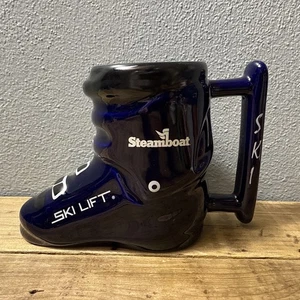NUOVO Ski Lift "Steamboat" Ceramica Blu Navy Scarpone Souvenir Tazza Mountain Chalet - Foto 1 di 6