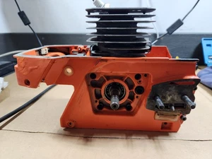 Husqvarna 266 Kurbelgehäuse und Zylinder Baugruppe - Bild 1 von 9