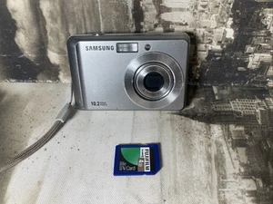 Samsung ES15 10.2MP 3x Zoom Kompakt Digitalkamera Silber funktionstüchtig 4GB SD-Karte - Bild 1 von 7