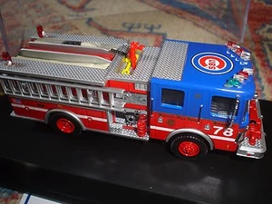 CODE 3 – FDNY – CHICAGO CUBS SPECIAL – LUVERNE PUMPER - Foto 1 di 2