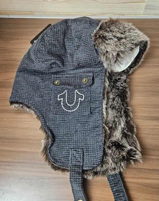 True Religion Invierno Trampero Sombrero Piel Gris Oscuro Gorra Herradura Bolsillos Cálido NUEVO Foto 1 de 4