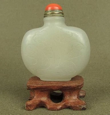 Botella de tabaco antigua tallada en jade flor botánica china con tapa superior de coral rojo Foto 1 de 4