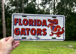 Placa de matrícula de metal de colección Florida Gators logotipo de caimán "lucha" NCAA - Imagen 1 de 5