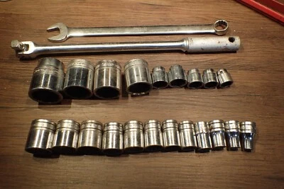 Lot of 15 1/2" dr. Snap-On sockets ,barker bar ,wrench 5 3/8" dr.  mac sockets - Image 1 of 4