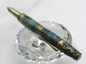 VICTORIAN GREEN DYED BOX ELDER WOOD TWIST BALL POINT PEN - Picture 1 of 5